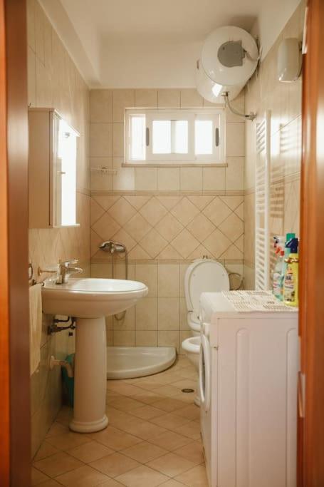 Rare Durres Apartment With Private Parking & Garden 외부 사진