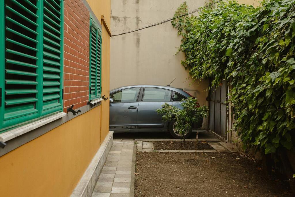 Rare Durres Apartment With Private Parking & Garden 외부 사진
