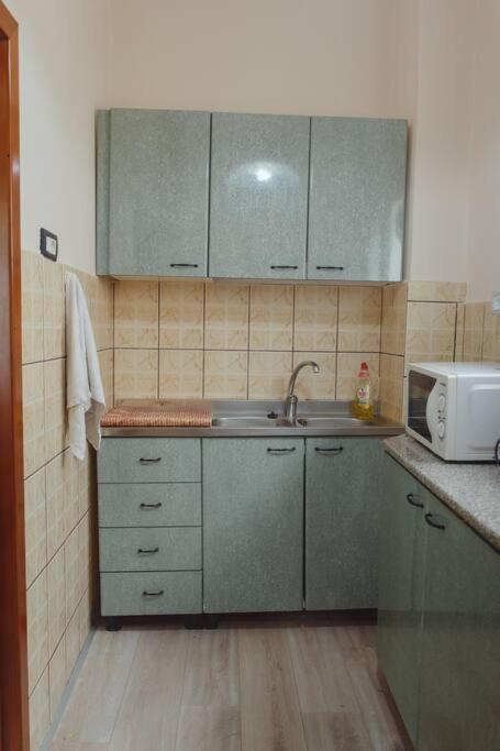 Rare Durres Apartment With Private Parking & Garden 외부 사진