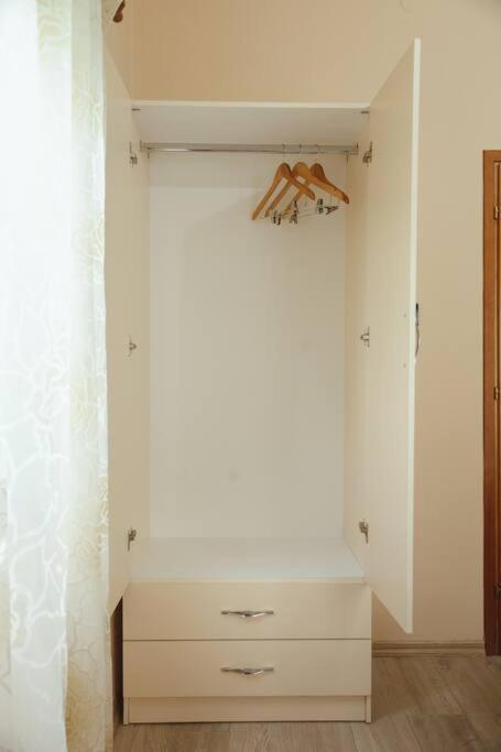 Rare Durres Apartment With Private Parking & Garden 외부 사진