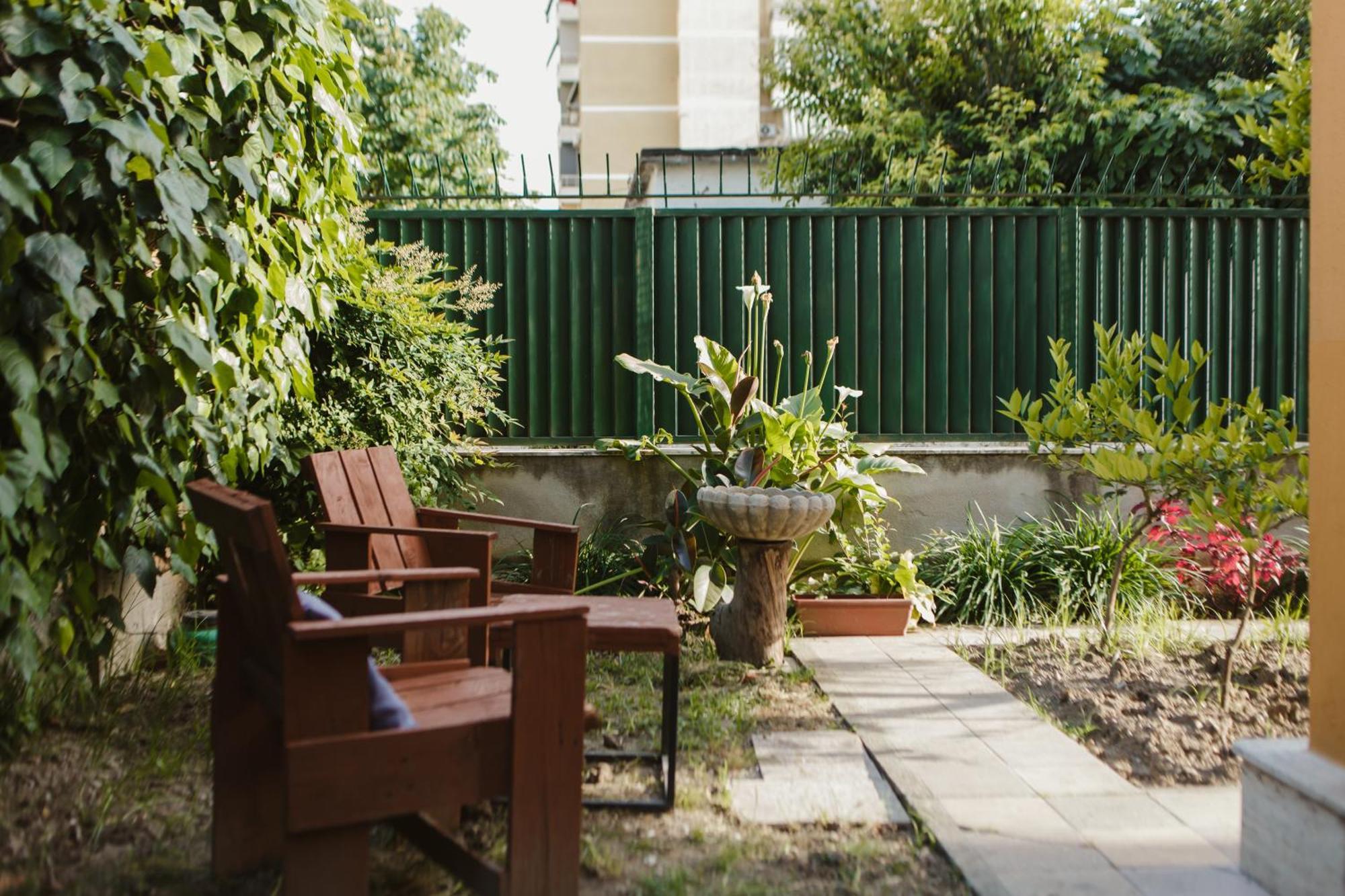 Rare Durres Apartment With Private Parking & Garden 외부 사진